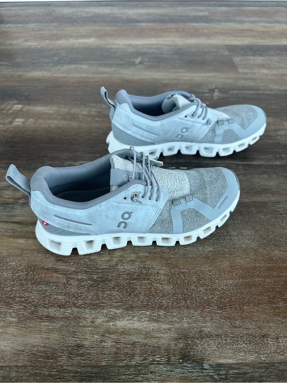 ON CLOUD 5 Terry On Running Sneakers Womens size 6.5